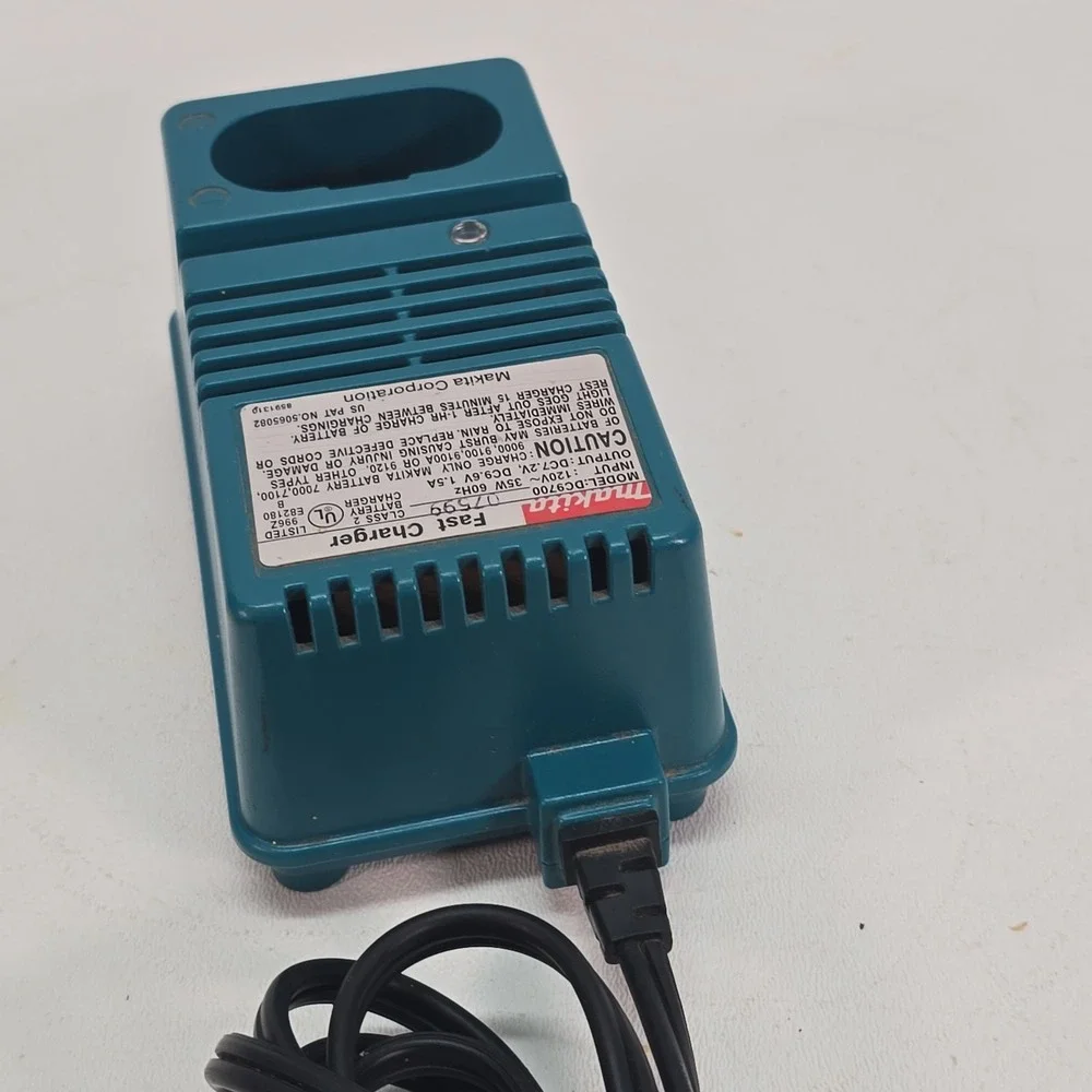 Makita Fast Charger DC9700 7.2V and 9.6V Fast Charger OEM Clean and Tested